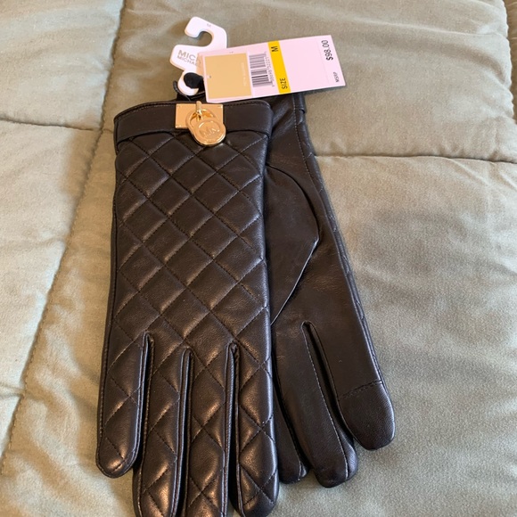 NWT MICHAEL KORS TECH GLOVES SIZE MEDIUM - Picture 5 of 5